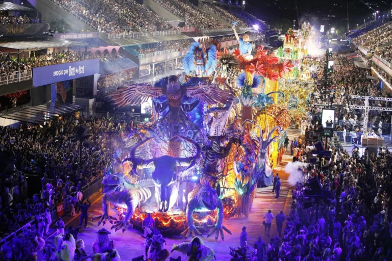 Tarcísio sobre escola que homenageou Lula na Sapucaí: “Me senti agredido”