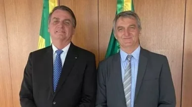 Irmão de Bolsonaro aciona MPF contra desfile que homenageou Lula