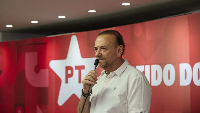 Presidente do PT defende federação com o PSOL