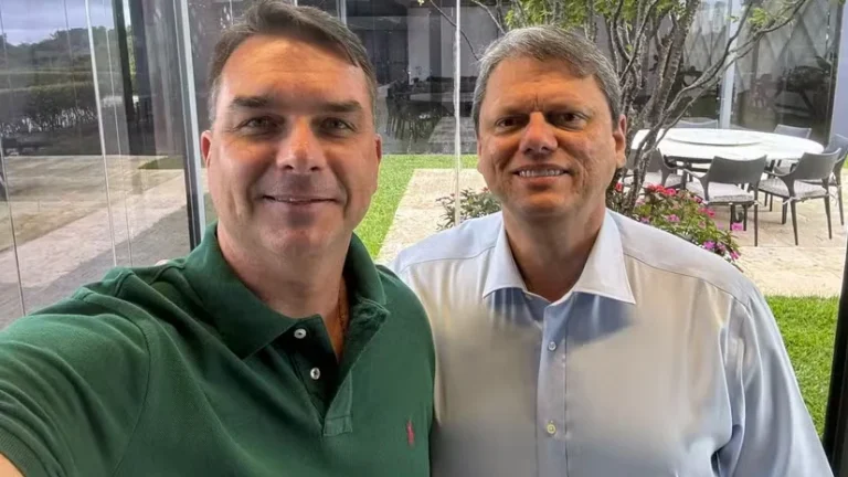 Entorno de Flávio vê recado de Tarcísio em limpa na Segurança de SP