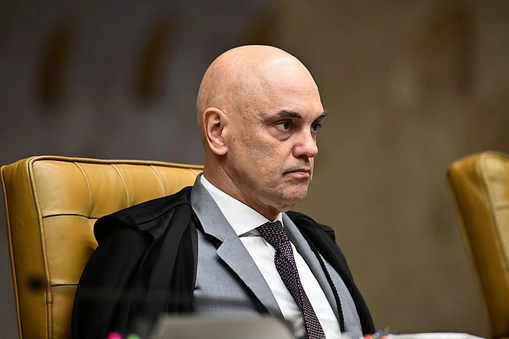 Moraes abre divergência e vota contra aposentadoria especial a vigilantes