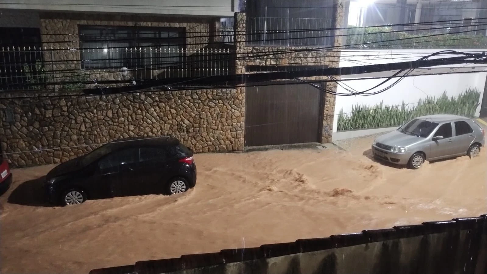 Chuva provoca 20 ocorrências e deixa regiões alagadas no RJ
