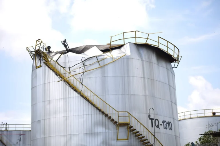 Moradores são evacuados após explosão em Volta Redonda (RJ)