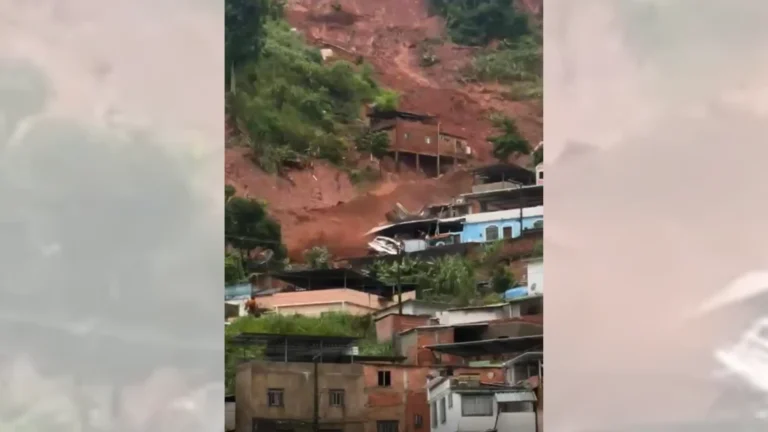 Vídeo: Morro em Juiz de Fora (MG) desliza sobre casas após fortes chuvas
