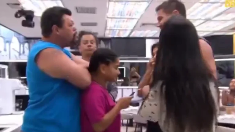 BBB 26: Equipe de Jonas pede expulsão de Milena por garfo; entenda
