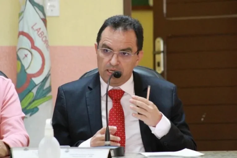 Deputado do PT é preso suspeito de passar pênis em mulher no aeroporto