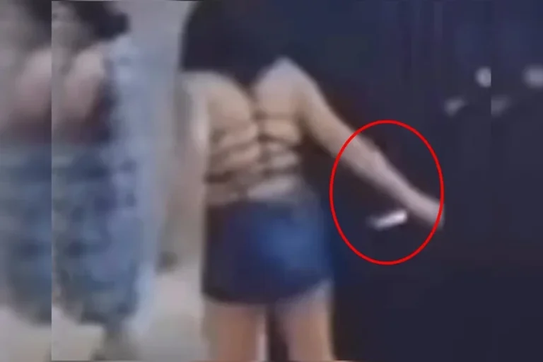 Gritos de socorro: filha dá quatro facadas na mãe pelas costas e foge. Veja vídeo