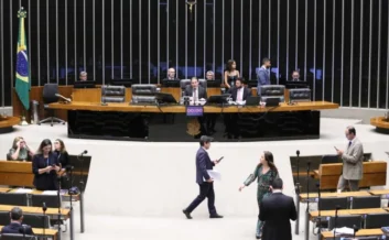 Câmara aprova criação de 17 mil cargos no governo federal