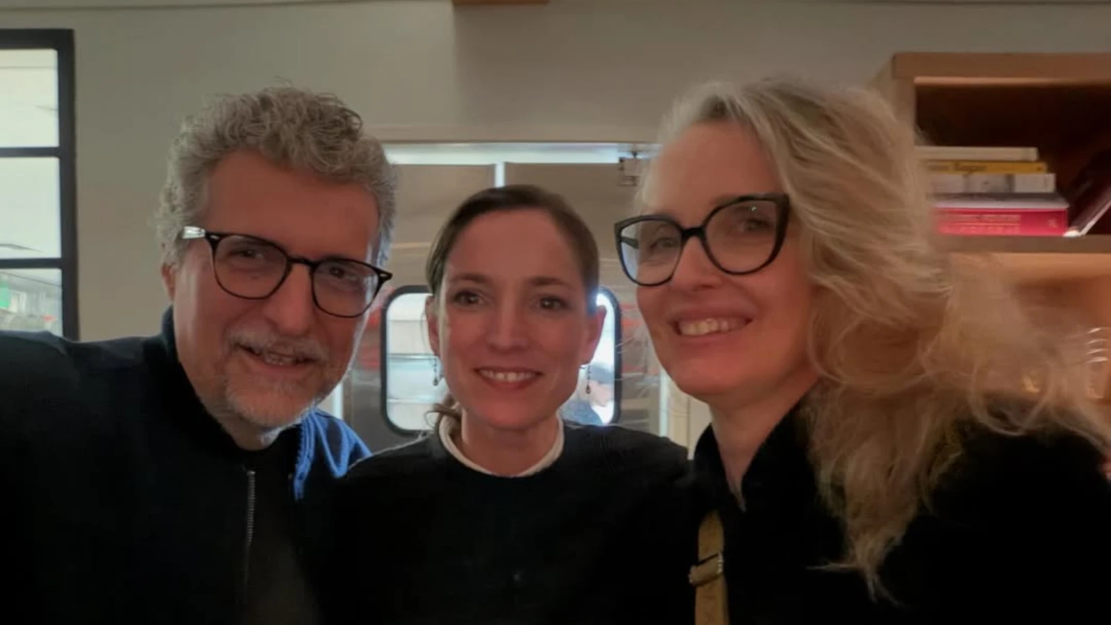 Kleber Mendonça Filho posta foto de encontro com Julie Delpy; veja