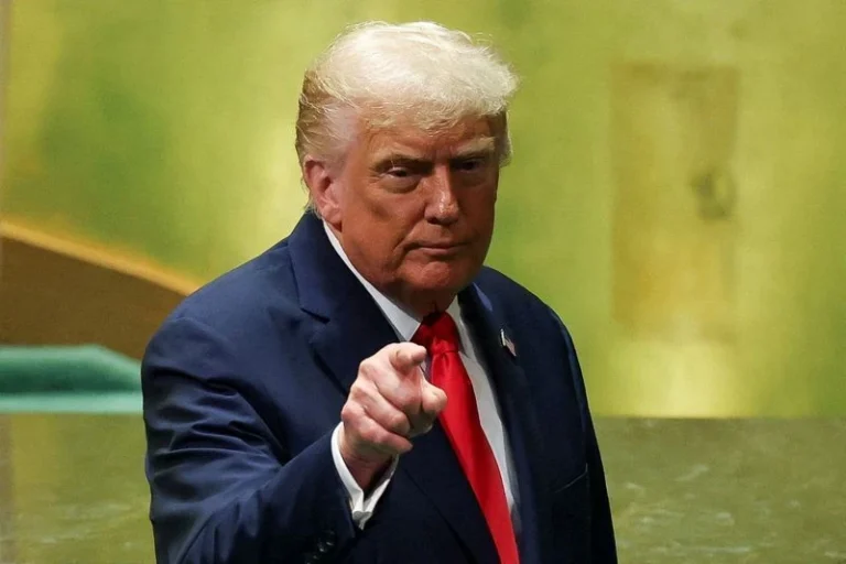 Trump planeja reclassificar 50 mil funcionários para facilitar demissões