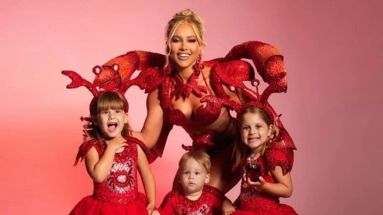 Virginia combina looks dos filhos para ensaio na Grande Rio