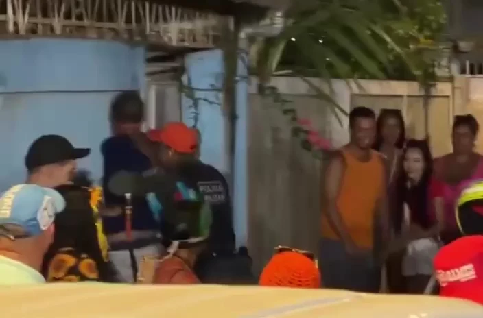 Comerciante denuncia violência policial durante bloco pós-carnaval em PE