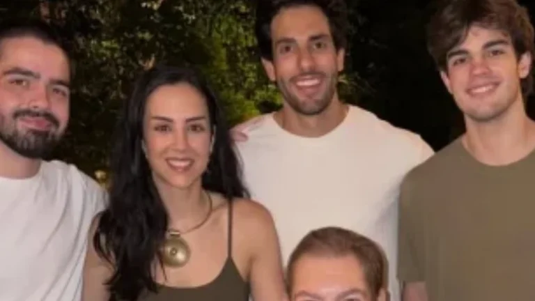 Raro! Faustão surge em foto ao lado da família no aniversário da filha, Lara