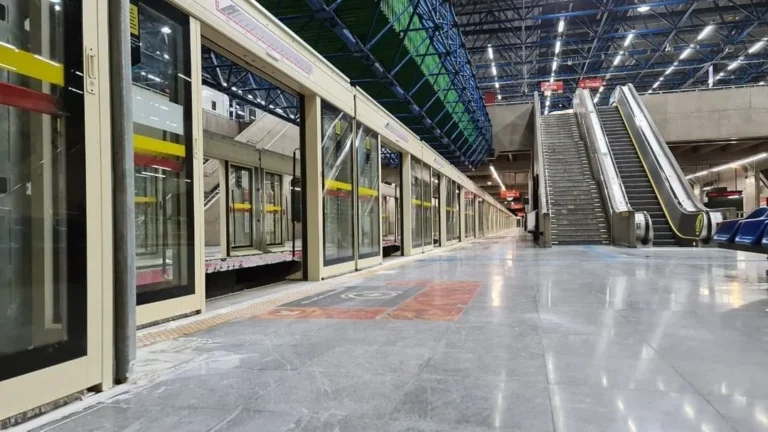 Linha 3-Vermelha do Metrô de SP opera com velocidade reduzida nesta sexta