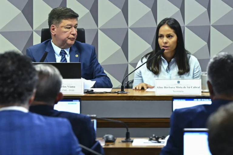 Secretária de “Careca do INSS” nega na CPMI ter feito pagamentos a Lulinha