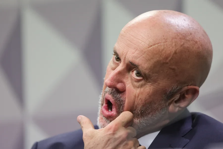 Preso, Careca do INSS sente falta da esposa e é pressionado a delatar