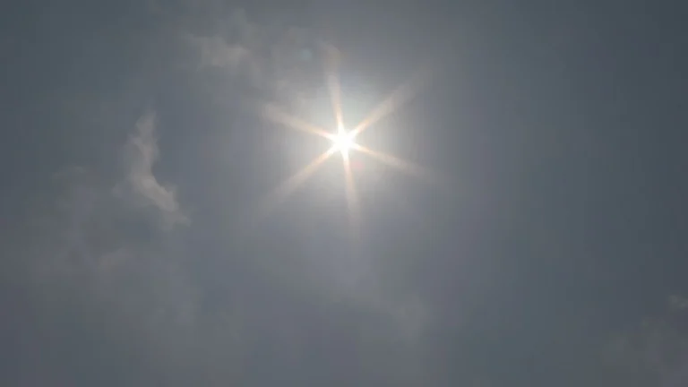 Ciclone e corredor de umidade: veja como fica o tempo no fim de semana