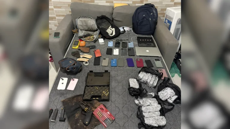 PM encontra “casa cofre” com 96 celulares em São Paulo