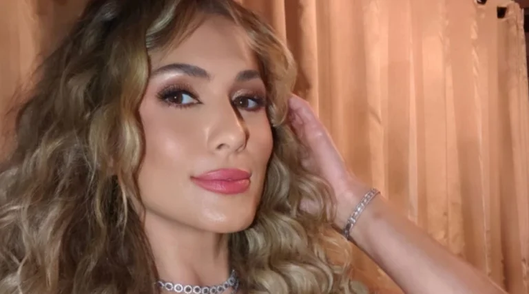 Solteira, Lívia Andrade aparece com look dourado e arranca elogios