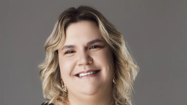 Conheça Dora Amorim, produtora executiva do filme “O Agente Secreto”