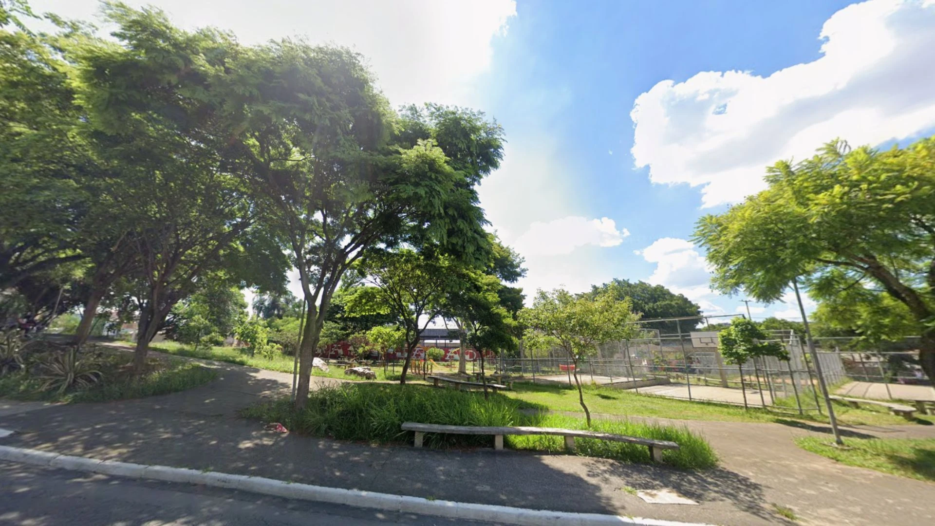 Jovens são agredidos por casal em praça na Zona Oeste de São Paulo