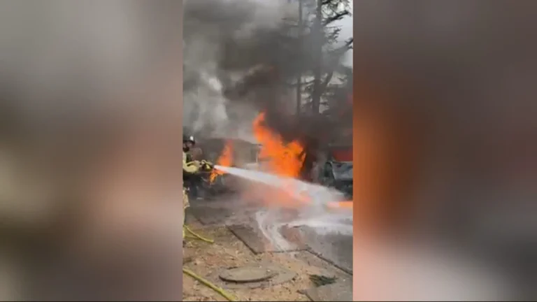 Homem preso em veículo morre em ataque de mísseis em Israel