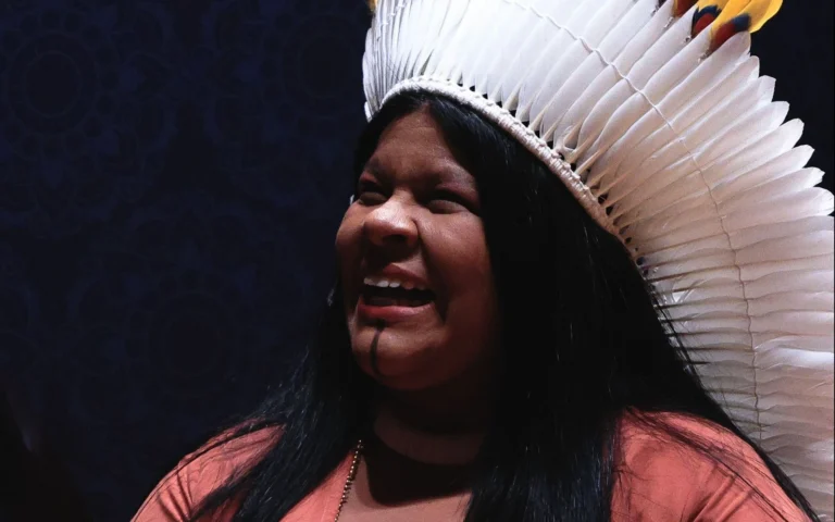 Sonia Guajajara recebe alta hospitalar após cinco dias internada