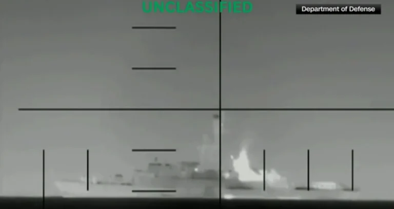 Ataque de submarino dos EUA contra navio de guerra iraniano deixa 80 mortos