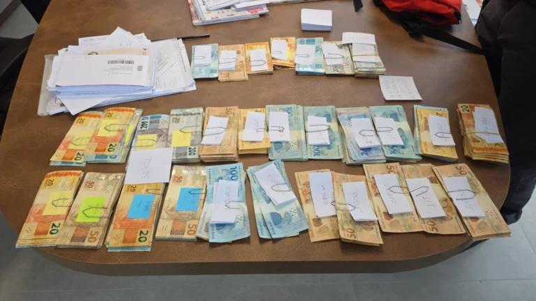 Fraude em delegacia: assessor tinha R$120 mil em espécie em imóvel de luxo