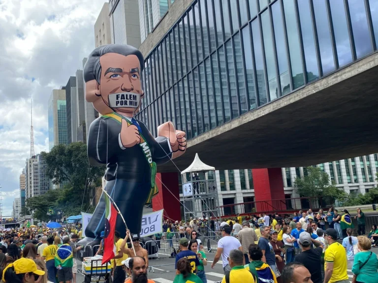 Atos da direita pedem derrubada do veto à dosimetria e miram STF e Lula