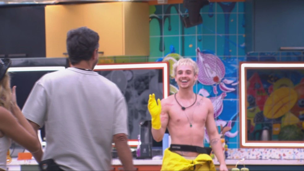 Breno e Juliano Floss cumprimentam Alberto Cowboy após Barrado no Baile: Bom dia, formiguinha!