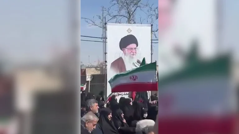 CNN registra protesto de iranianos em Teerã após morte de Khamenei