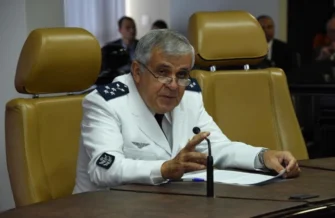 Defesa de Bolsonaro pede afastamento de ministro do STM do caso