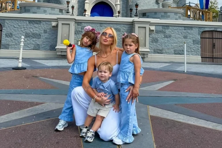 Virginia abre álbum de fotos com os três filhos na Disney. Veja