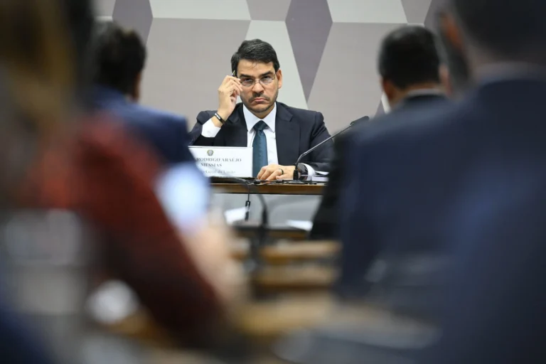 Planalto vê bancada do MBD como principal traidora em rejeição de Messias