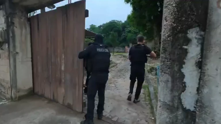 “Joab”, “Taz” e “CH” são alvos de ação contra CV por extorsão de moradores