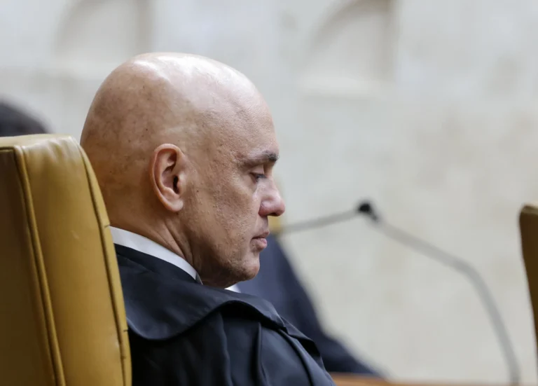 Moraes pede manifestação da PGR sobre malas sem raio-x em voo de Hugo
