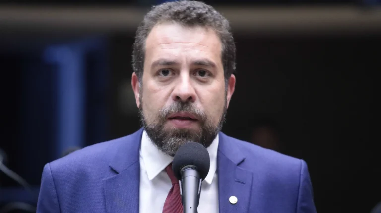 Boulos reage à rejeição de Messias e diz que “Senado sai menor do episódio”