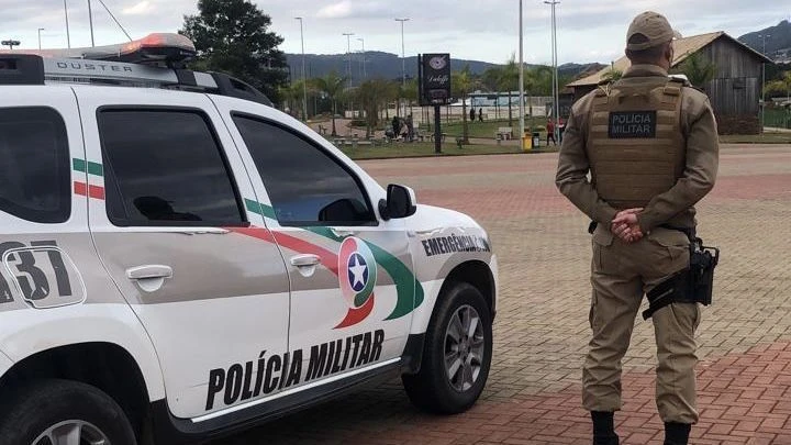 Tiroteio deixa PM ferido e três suspeitos mortos em Florianópolis (SC)