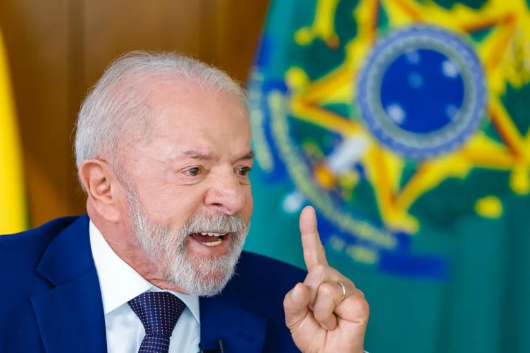 Base e petistas divergem de estratégia de Lula para fim da escala 6X1