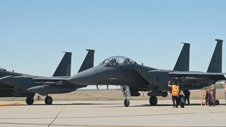 EUA resgatam militar enquanto Trump e Israel pressionam Irã antes do prazo