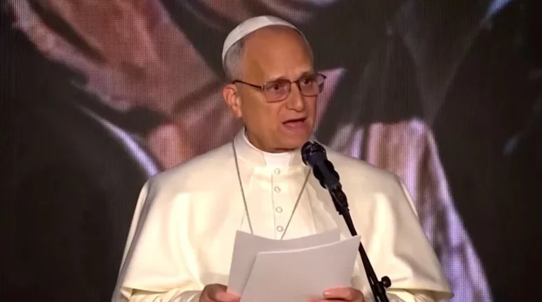 Papa Leão XIV faz alerta sobre democracia em carta após críticas de Trump