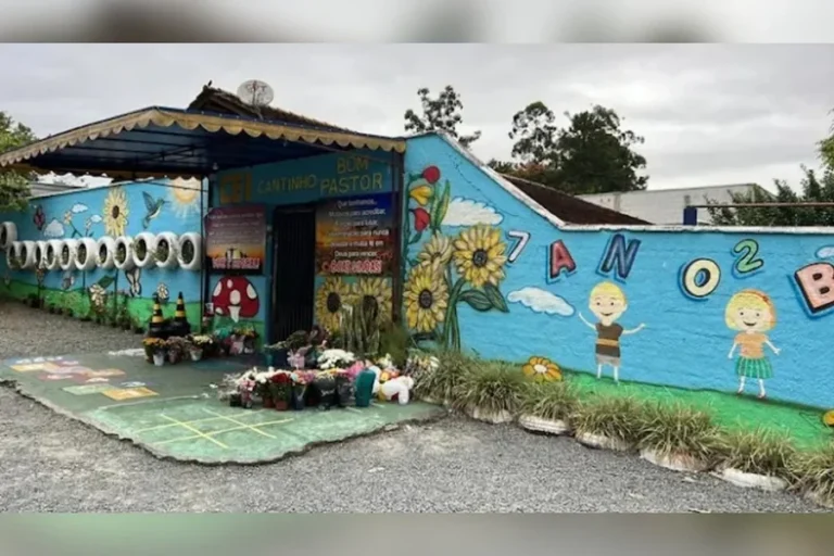 Homem que matou crianças em creche é condenado por esfaquear cão
