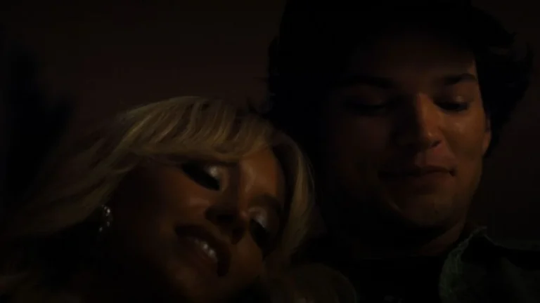 Quem é o filho de ator dos anos 90 que fez cena quente com Sydney Sweeney?