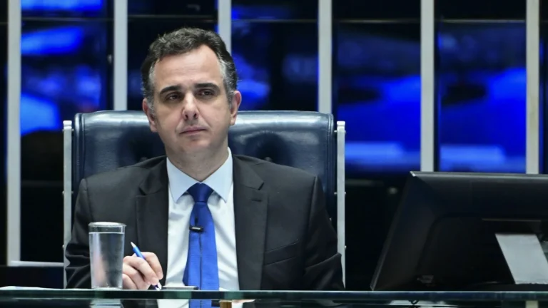 Pacheco aguarda conversa final com Lula para anúncio sobre futuro em Minas