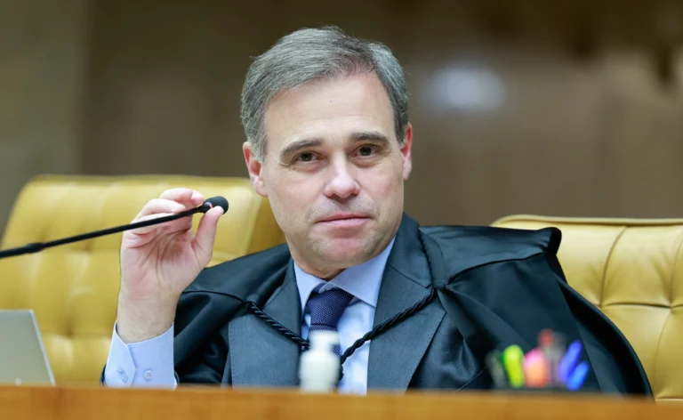 Mendonça vota para manter prisão de primo de Vorcaro; placar está em 1 a 0