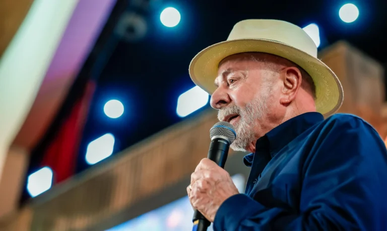 Lula defende que homens entrem na cozinha e ajudem “nos afazeres de casa”