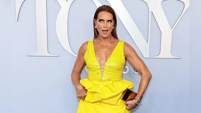 Brooke Shields ​r​elembra susto após ser perseguida por macaco na Tailândia