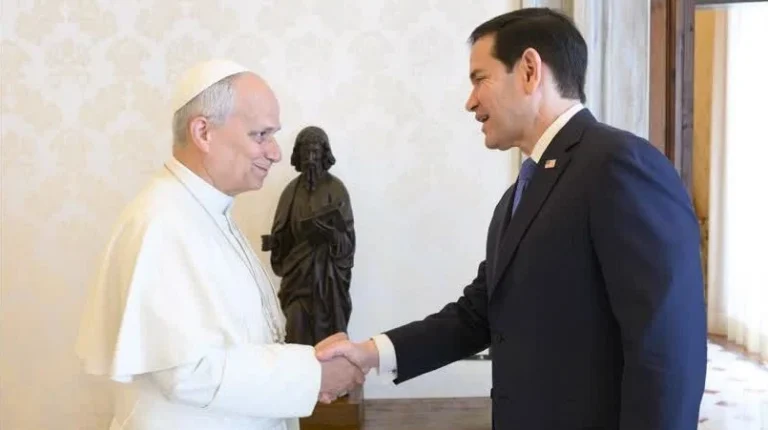 Papa Leão XIV recebe Marco Rubio no Vaticano após ataques de Trump