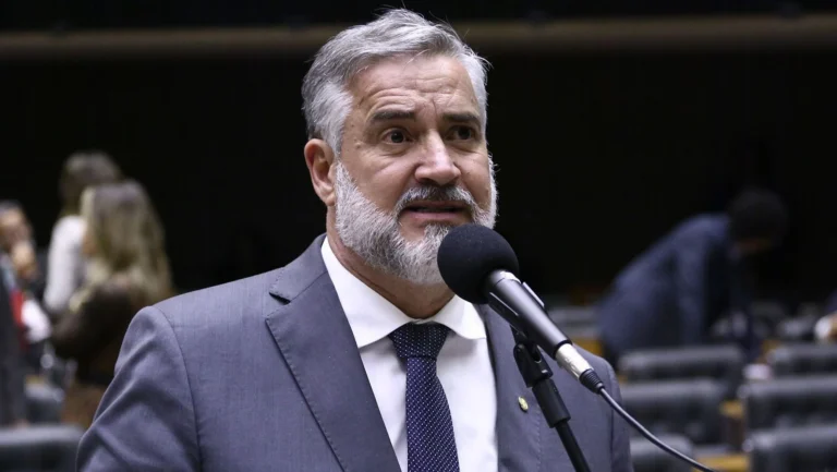 Líder do governo apresenta projeto para proibir “jogo do tigrinho”